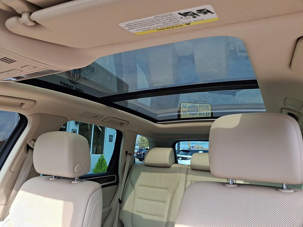 Used 2016 Volkswagen Touareg Sport image 14