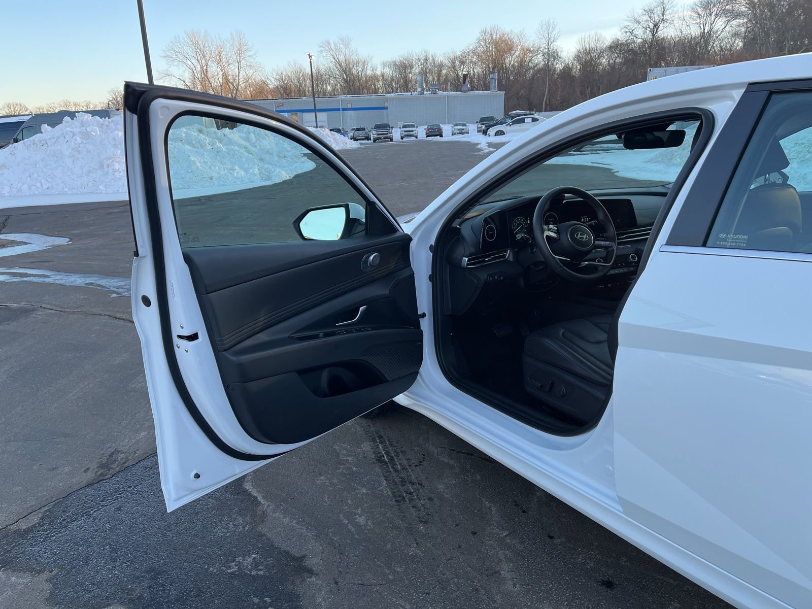 Certified 2025 Hyundai Elantra Limited image 17