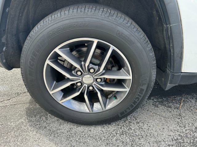 Used 2017 Jeep Grand Cherokee Limited image 32