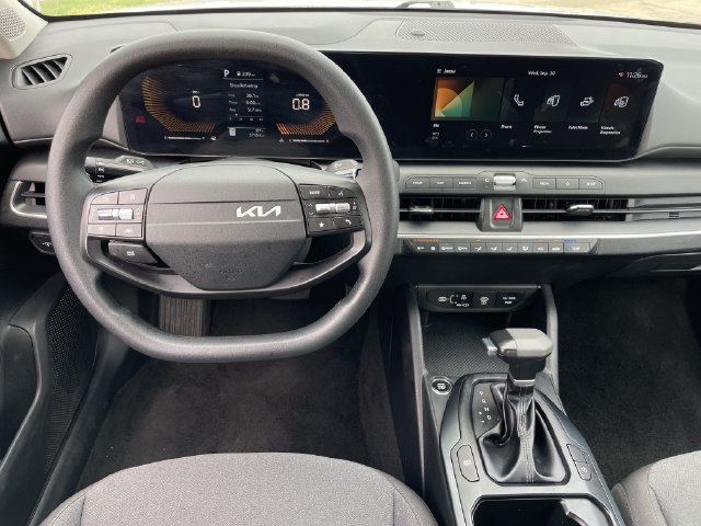 Used 2025 Kia K4 FWD image 10