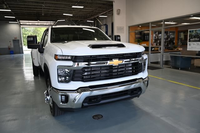 New 2026 Chevrolet Silverado 3500 LT w/ All Star Edition AWD/4WD image 3