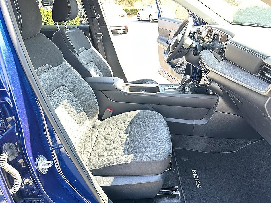 Certified 2025 Nissan Kicks SV image 19
