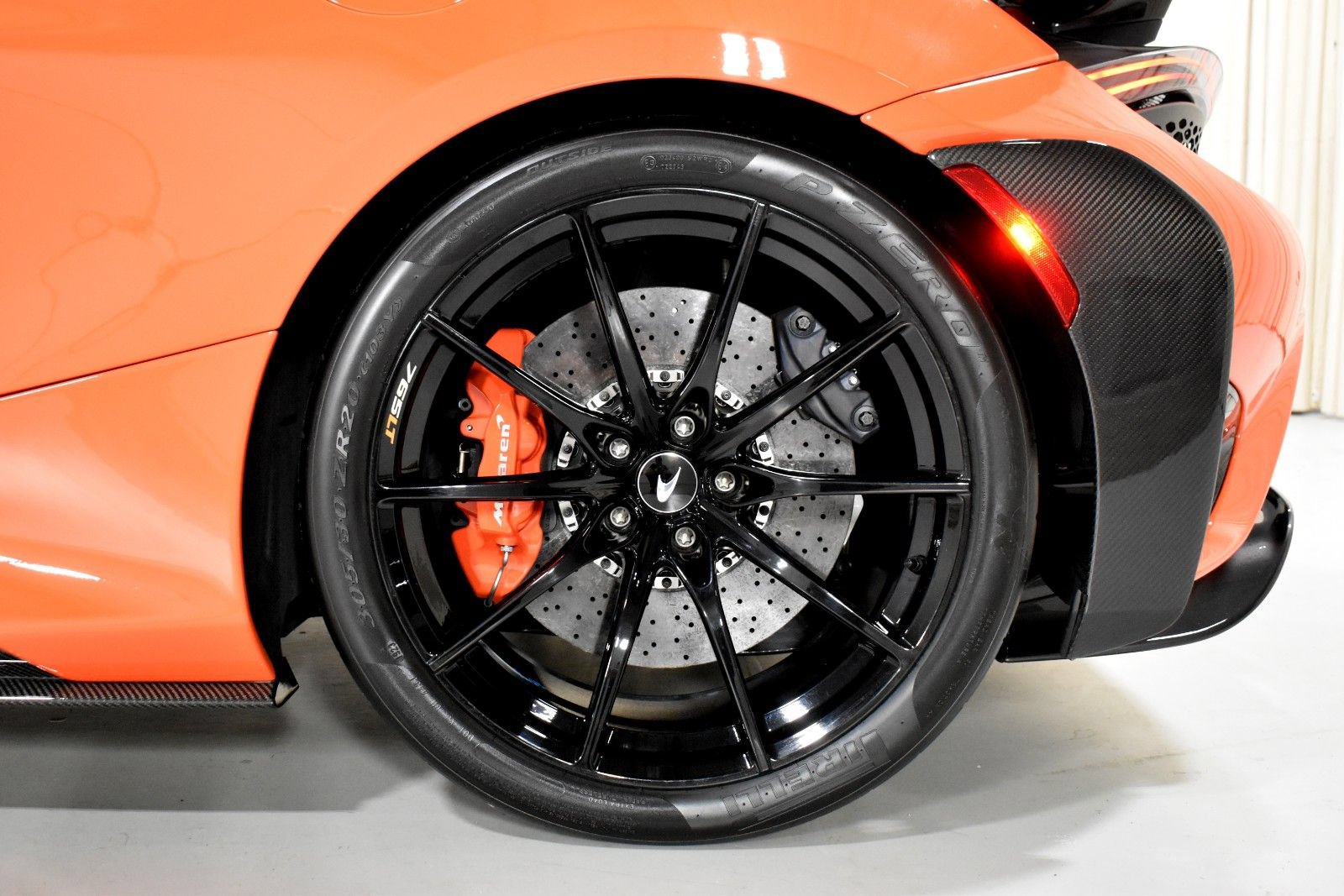 Used 2021 McLaren 765LT RWD image 21