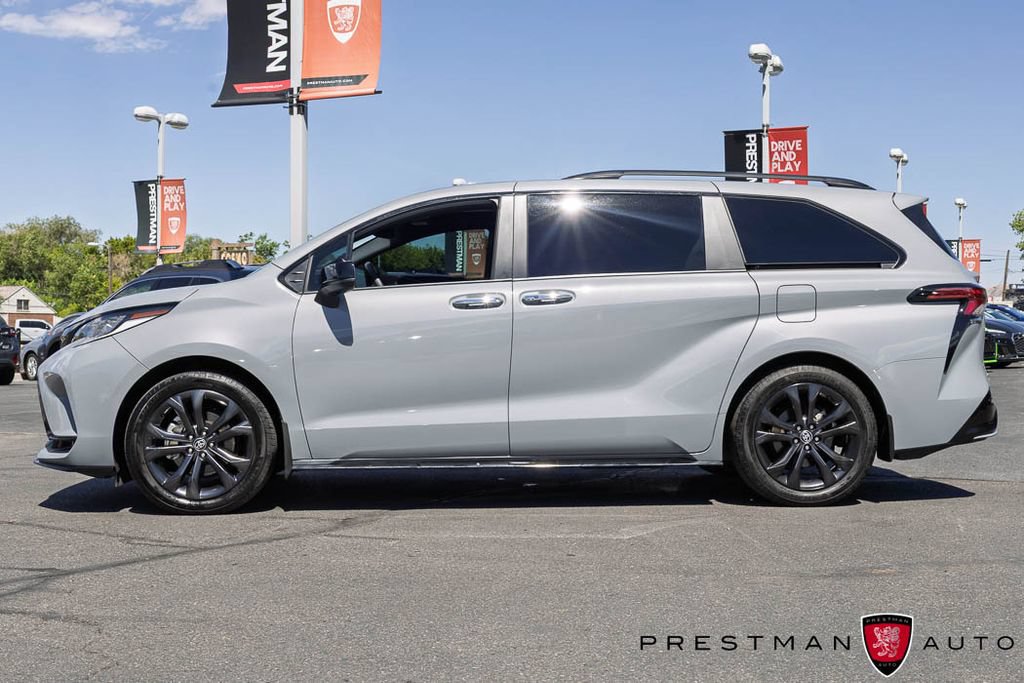 Used 2025 Toyota Sienna XSE FWD image 18
