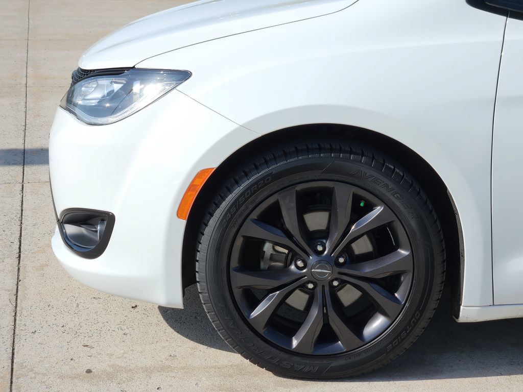 Used 2020 Chrysler Pacifica Touring w/ S Appearance Package FWD image 8