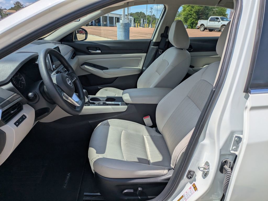 Used 2025 Nissan Altima 2.5 SV FWD image 7