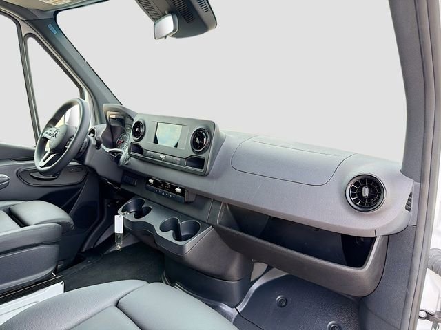 Used 2024 Mercedes-Benz Sprinter 2500 image 24
