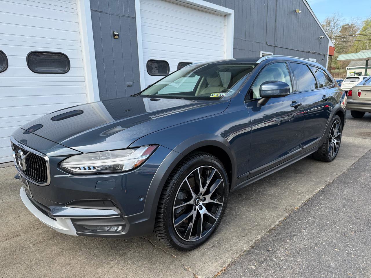 Used 2020 Volvo V90 T6 Cross Country AWD/4WD image 1