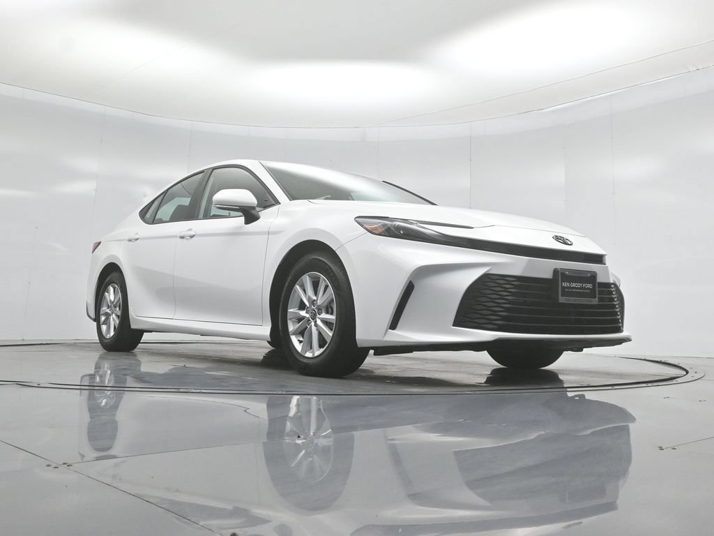 Used 2025 Toyota Camry LE FWD image 43