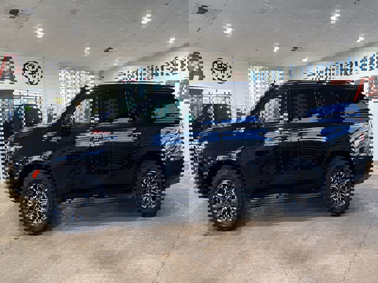 Used 2024 Chevrolet Tahoe Z71 w/ Luxury Package image 7