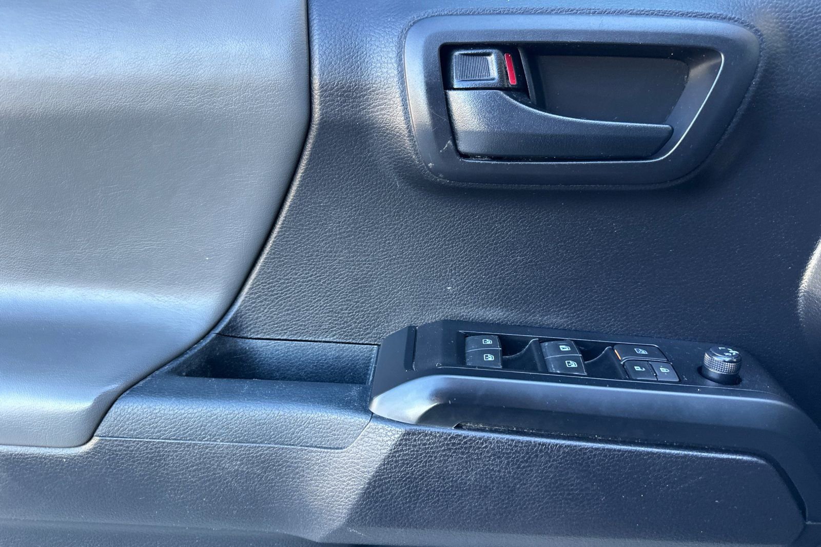 Used 2021 Toyota Tacoma SR image 11