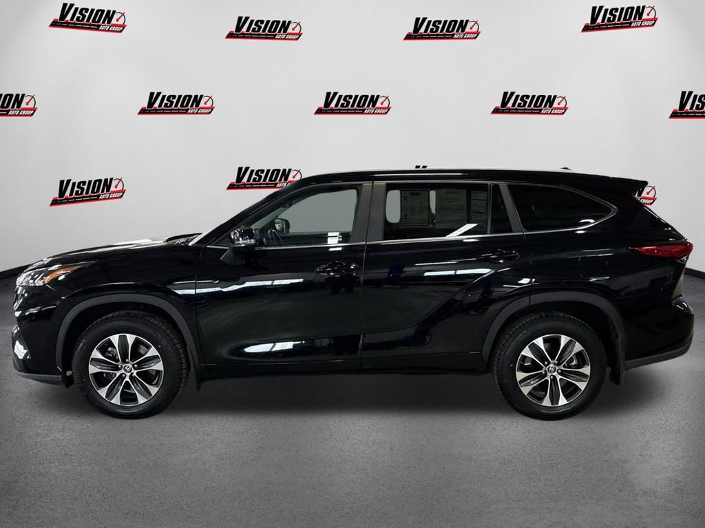 Used 2023 Toyota Highlander XLE image 8