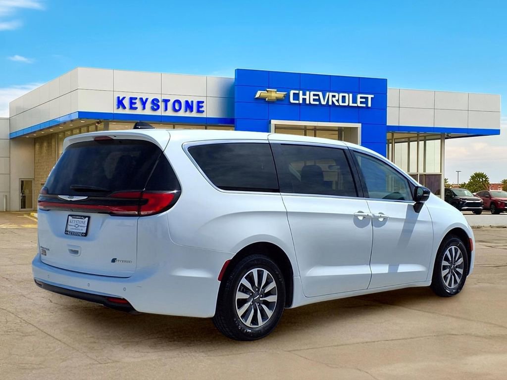 Used 2024 Chrysler Pacifica Limited FWD image 7