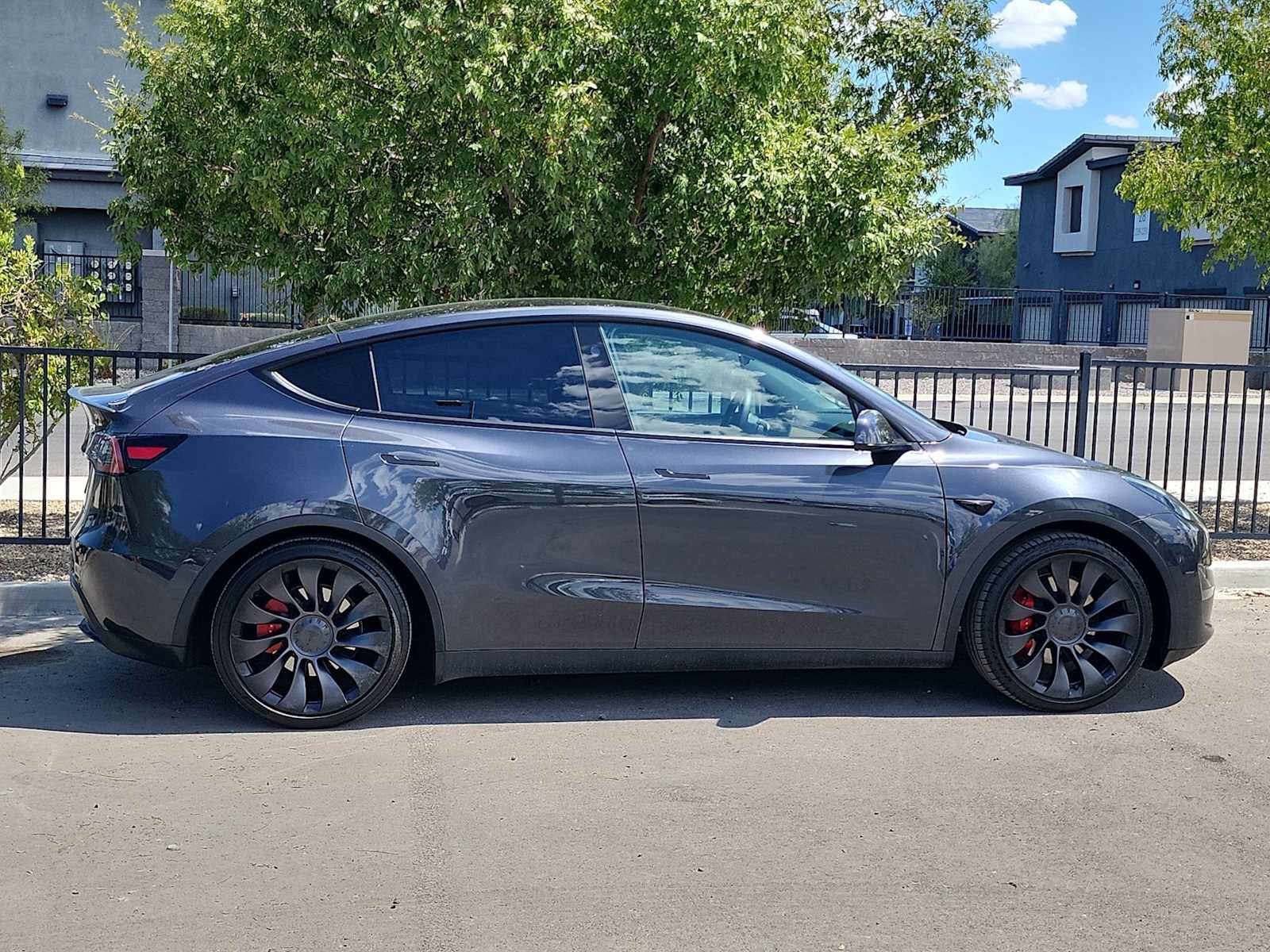 Used 2024 Tesla Model Y Performance AWD/4WD image 9