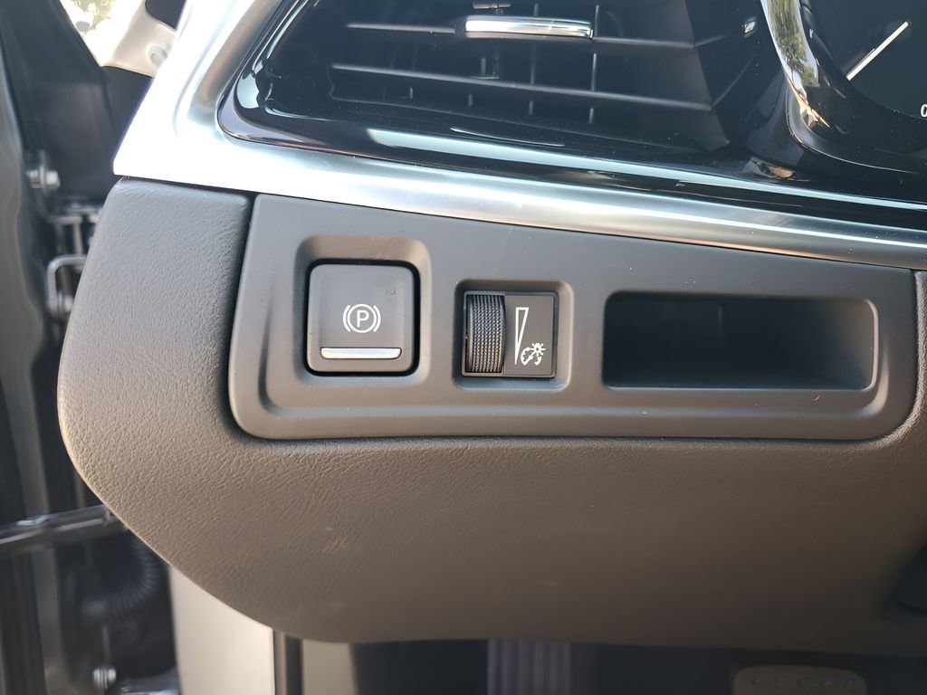 New 2025 Cadillac XT6 Luxury image 35