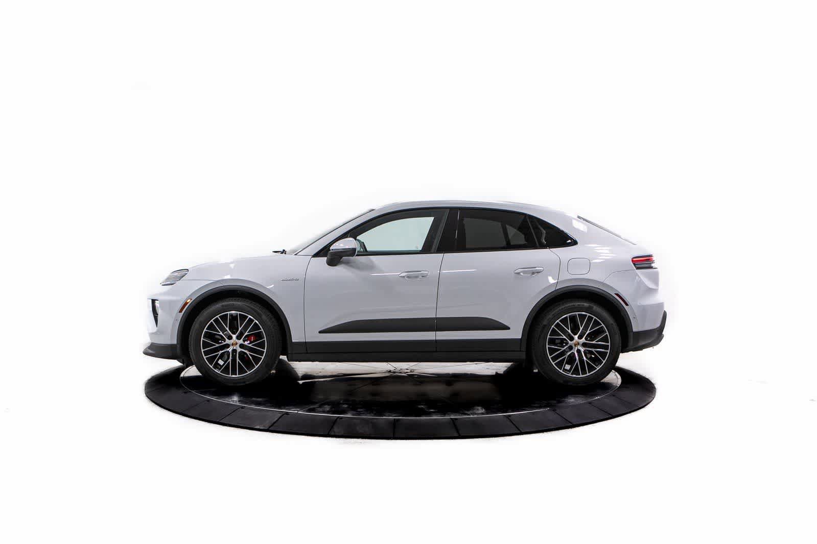Certified 2025 Porsche Macan 4S Electric AWD/4WD image 2