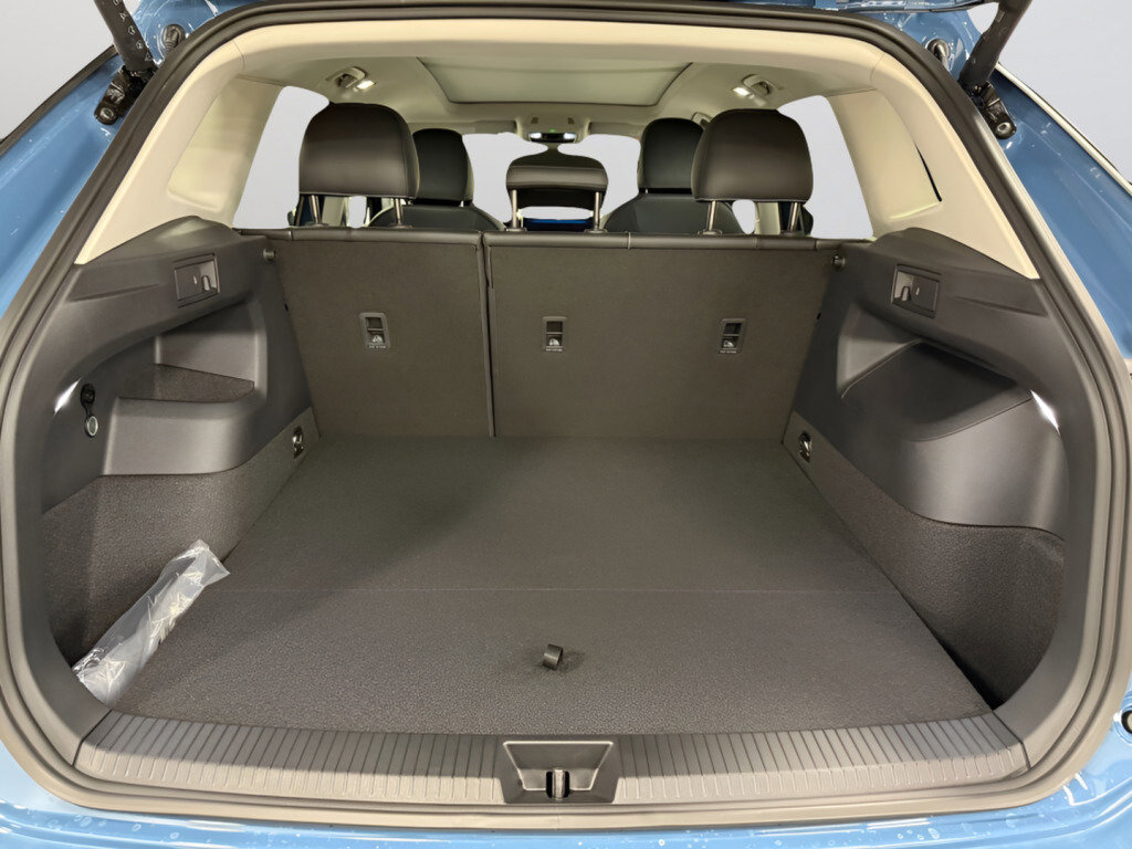 New 2026 Volkswagen Tiguan SE image 9