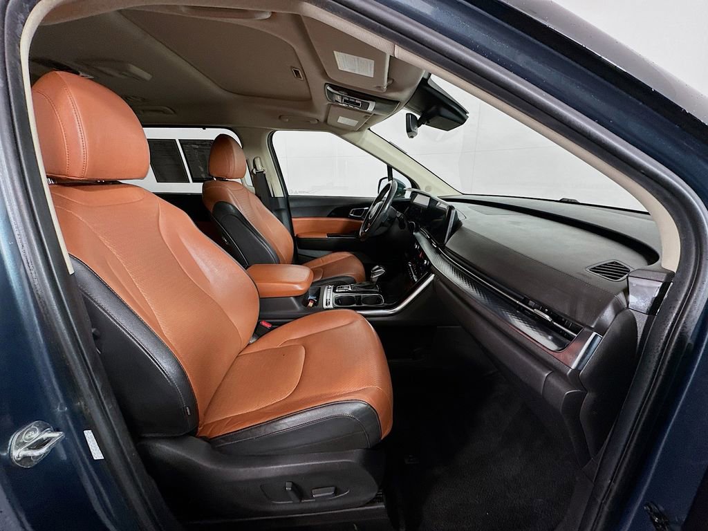 Used 2023 Kia Carnival SX Prestige image 28