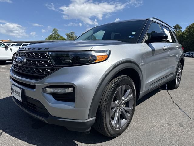 Used 2022 Ford Explorer XLT AWD/4WD image 1