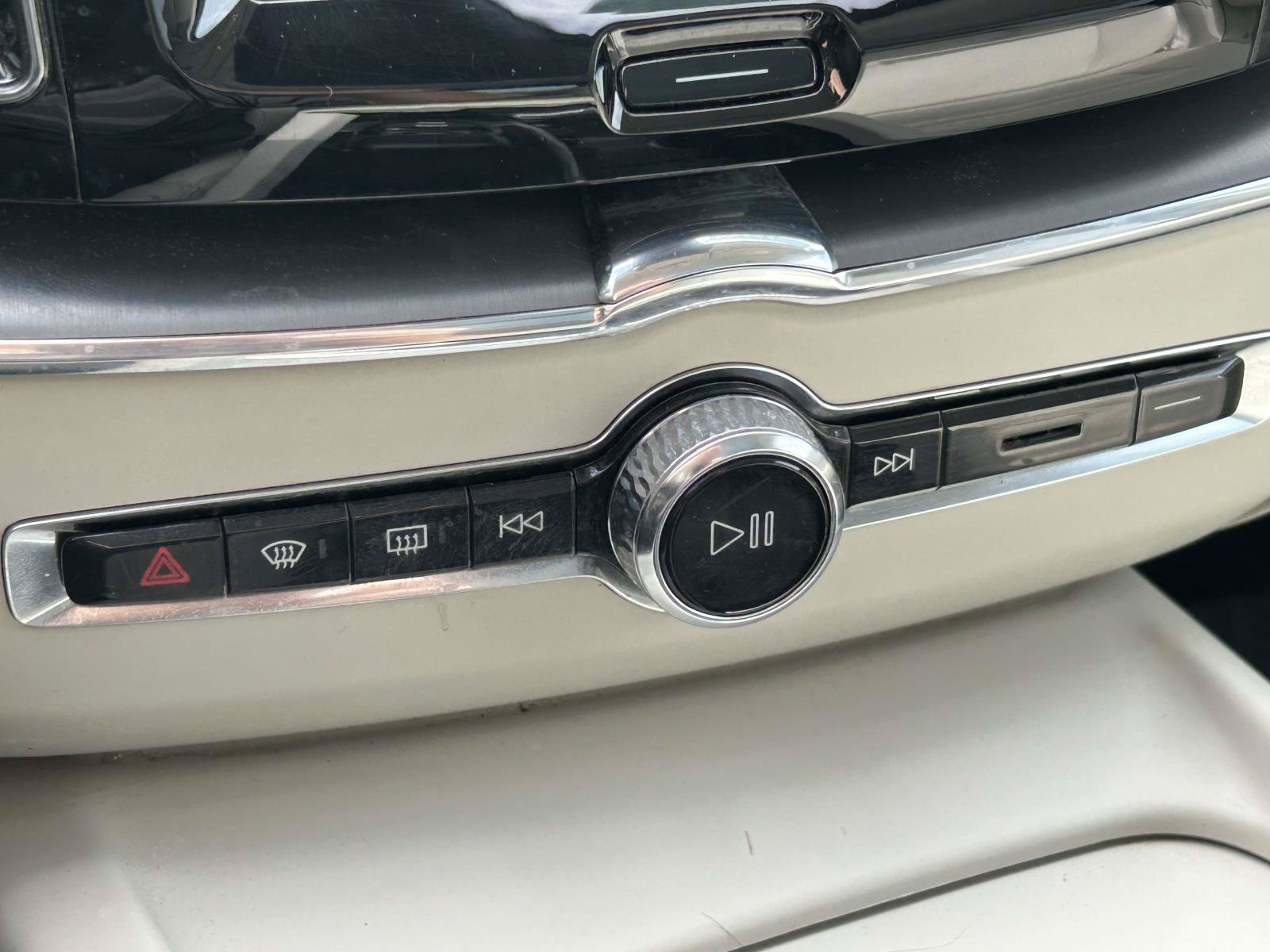 Certified 2023 Volvo XC60 B5 Core AWD/4WD image 27