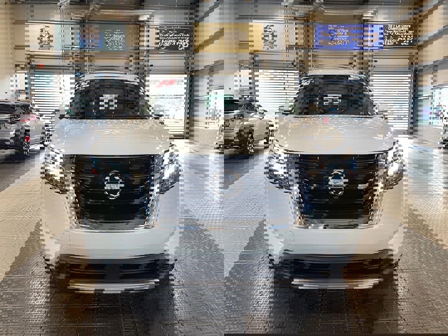 Used 2025 Nissan Pathfinder Platinum AWD/4WD image 4