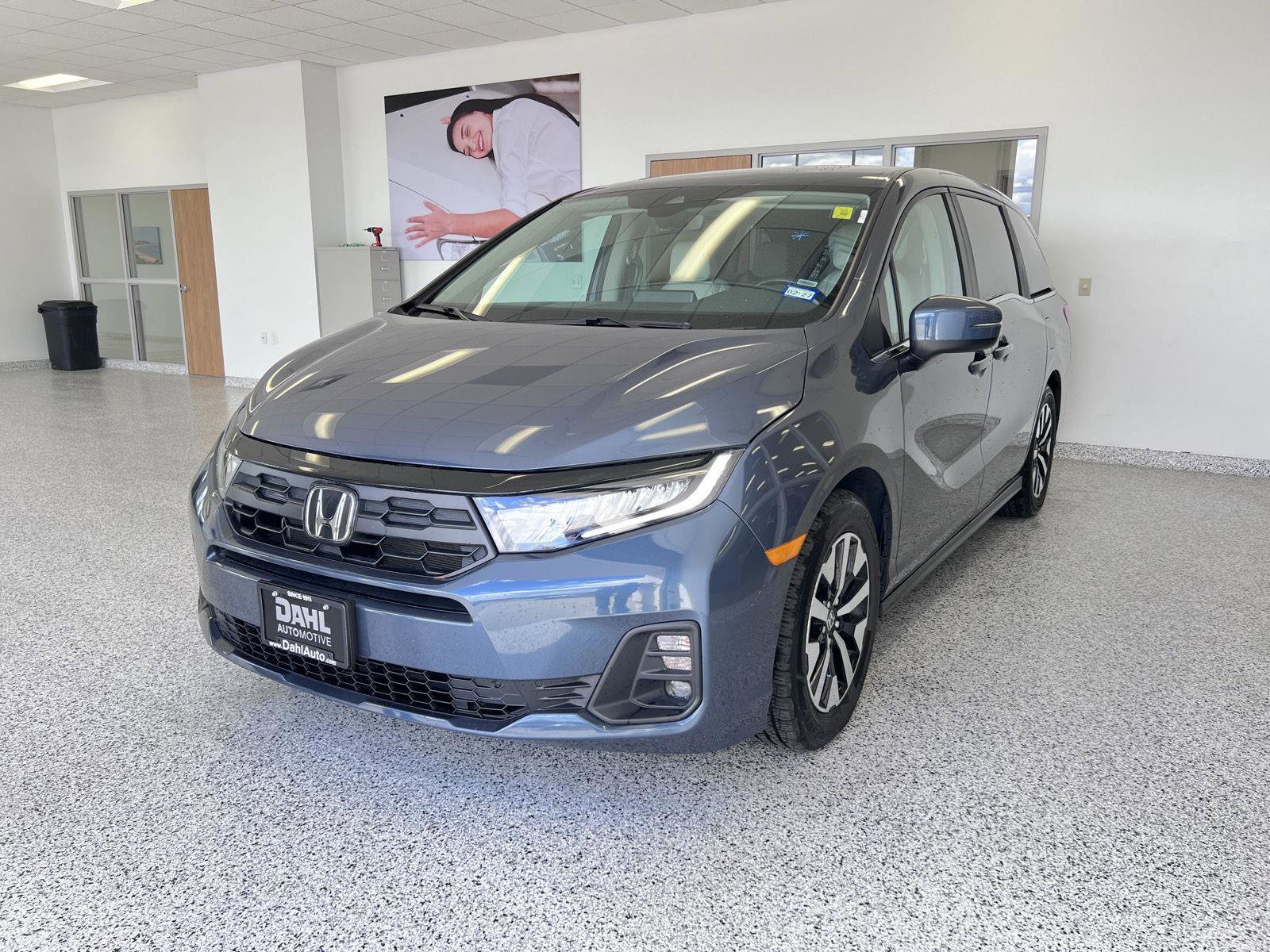 Used 2025 Honda Odyssey EX-L image 3