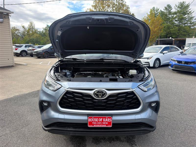 Used 2022 Toyota Highlander XLE AWD/4WD image 10