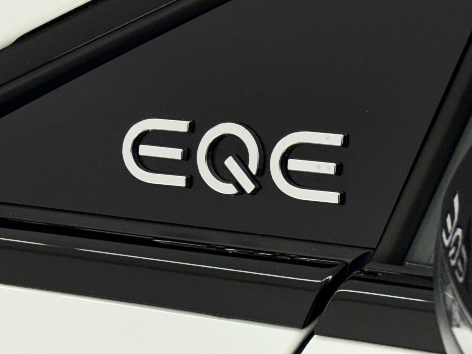 Certified 2023 Mercedes-Benz EQE AMG 4MATIC Sedan image 32