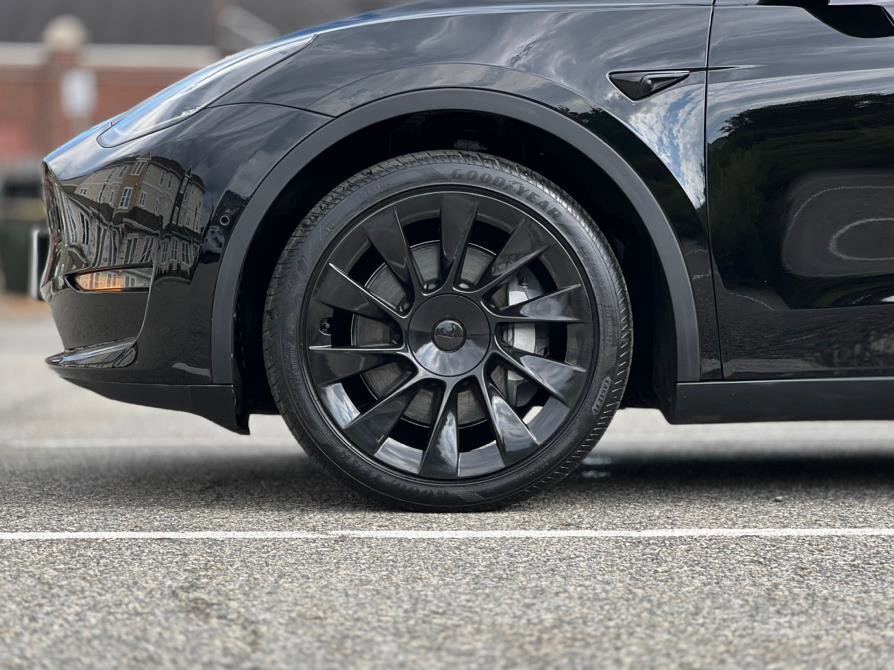 Used 2022 Tesla Model Y Long Range image 39