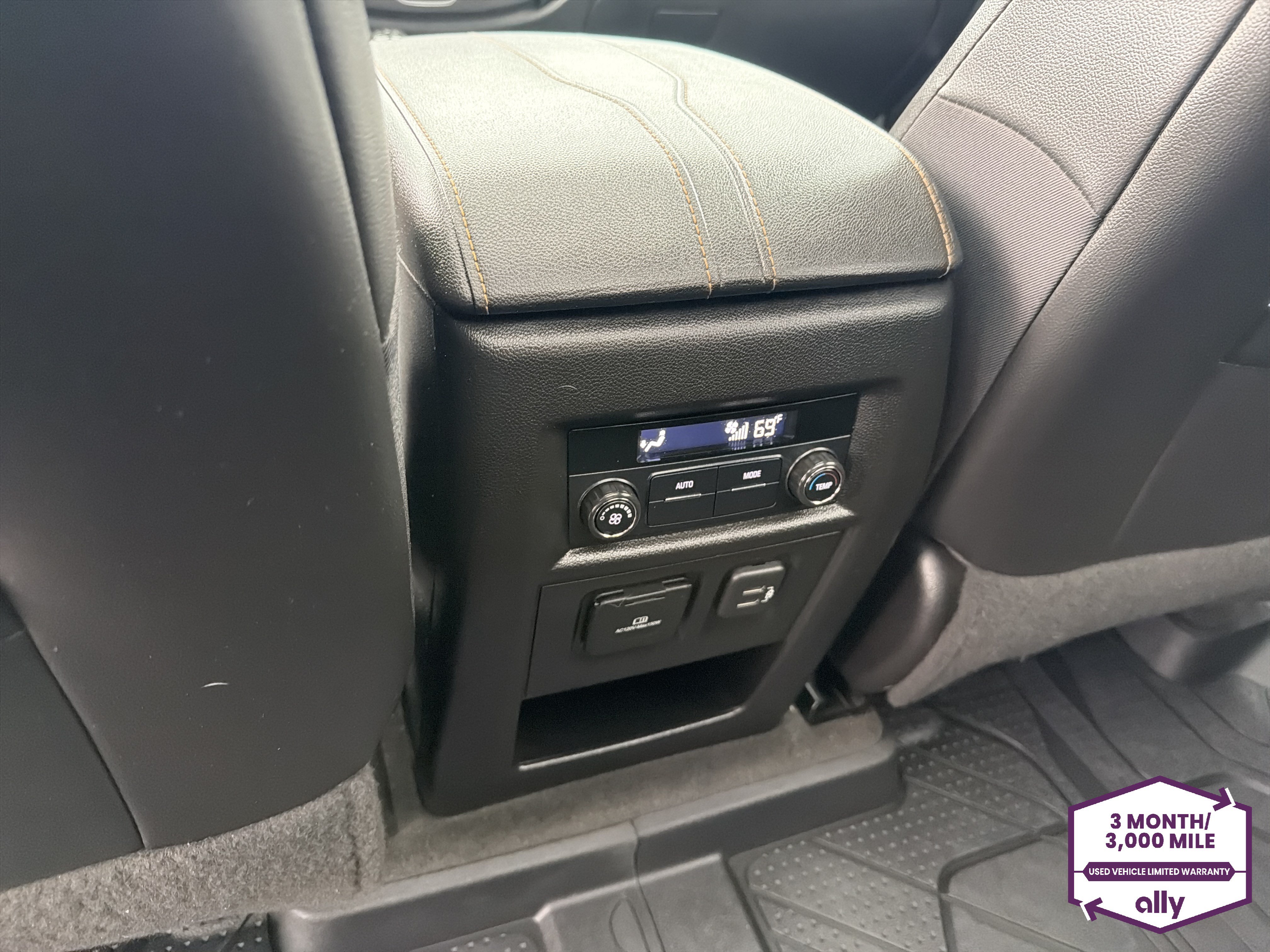 Used 2020 Chevrolet Traverse LT w/ LPO, Midnight Edition AWD/4WD image 14