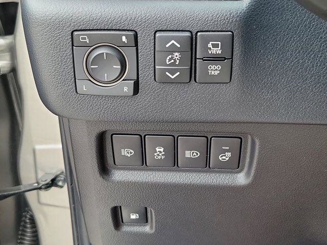 Used 2023 Lexus GX 460 Luxury w/ Accessory Package image 21