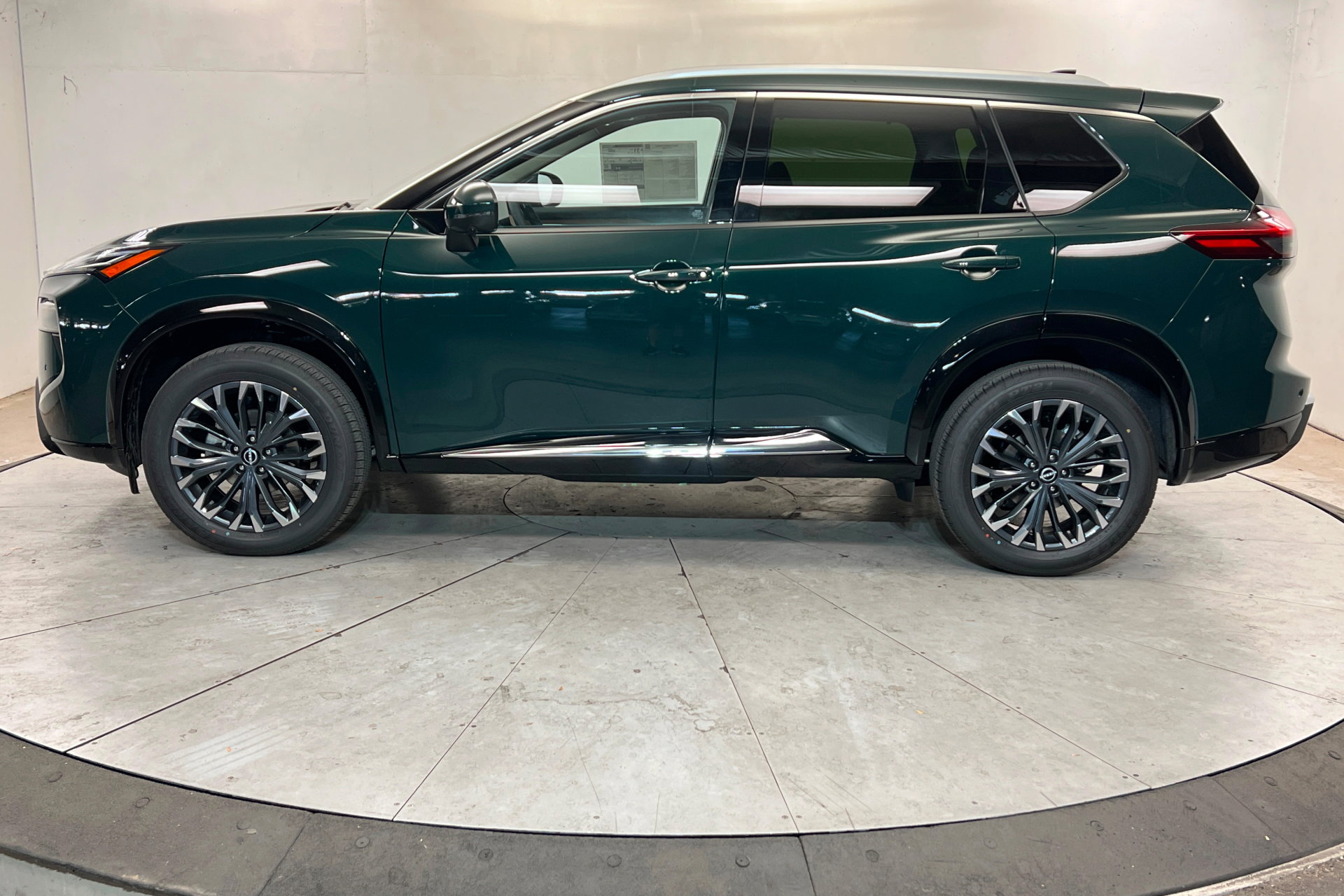 New 2026 Nissan Rogue Platinum w/ Platinum Premium Package image 2