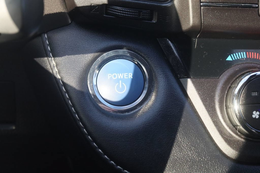 Certified 2018 Toyota RAV4 LE AWD/4WD image 16
