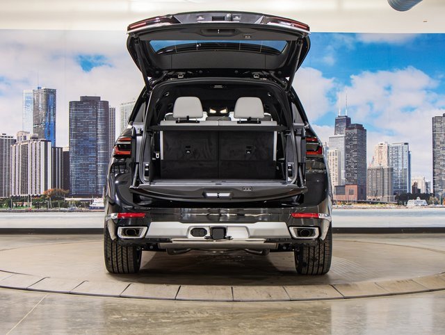 Used 2025 BMW X7 xDrive40i w/ Executive Package image 12