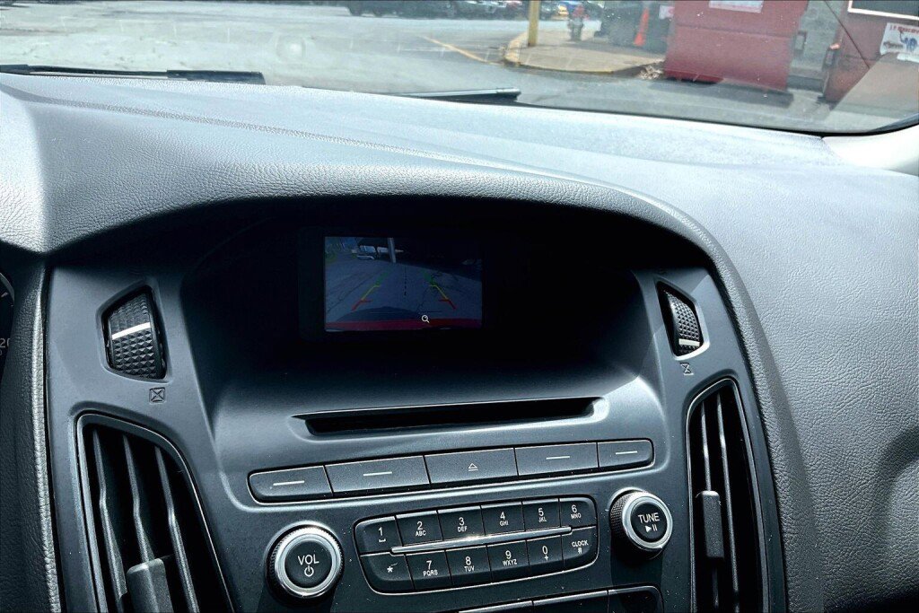 Used 2016 Ford Focus SE FWD image 9