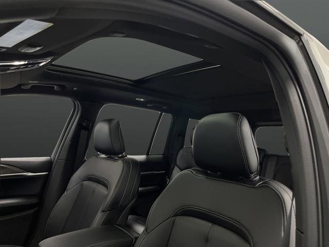 New 2025 Jeep Grand Cherokee Limited w/ Black Appearance Package image 7