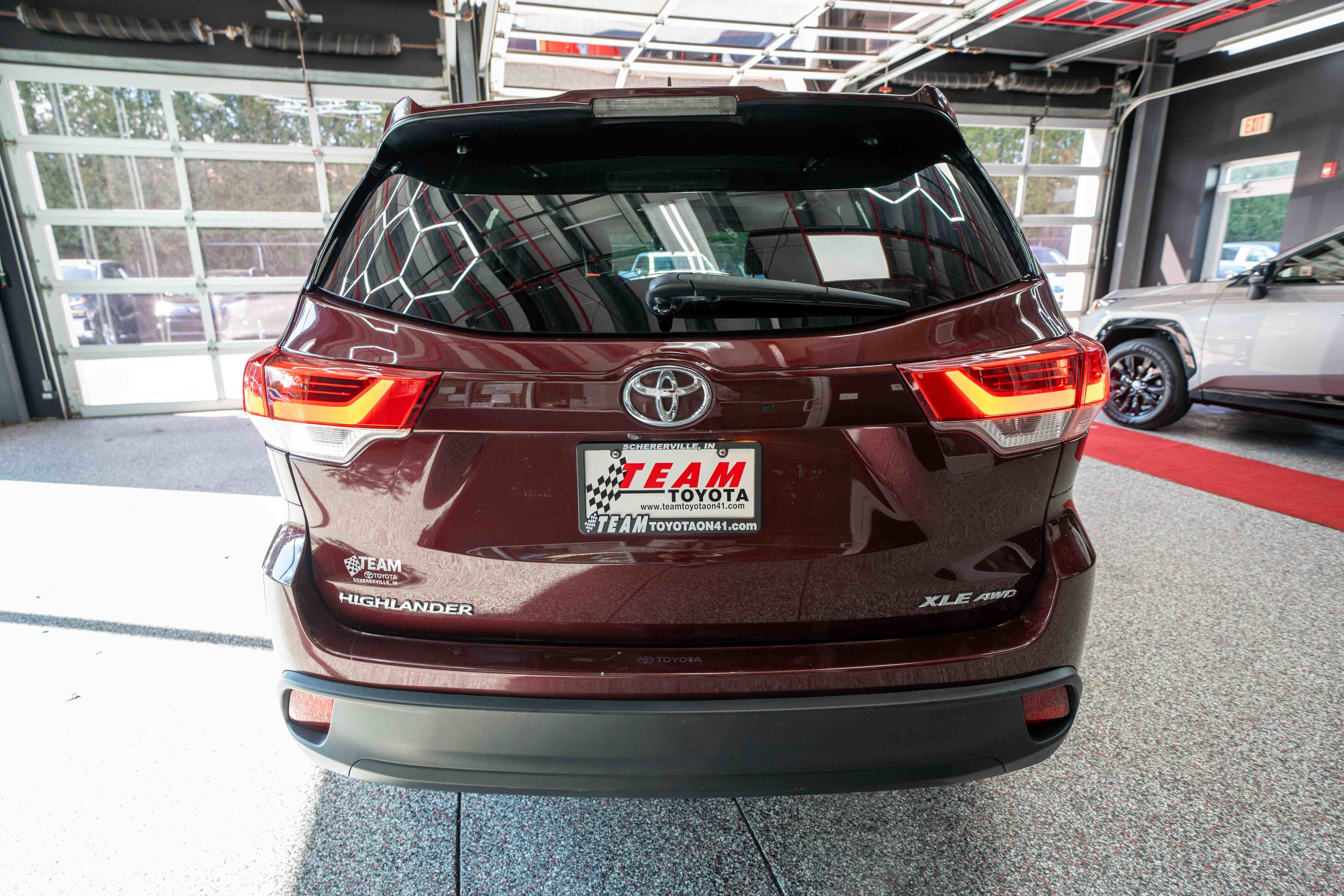 Used 2017 Toyota Highlander XLE image 3