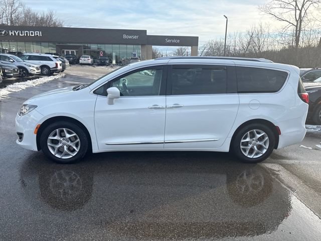 Used 2018 Chrysler Pacifica Touring-L w/ Tire & Wheel Group image 2