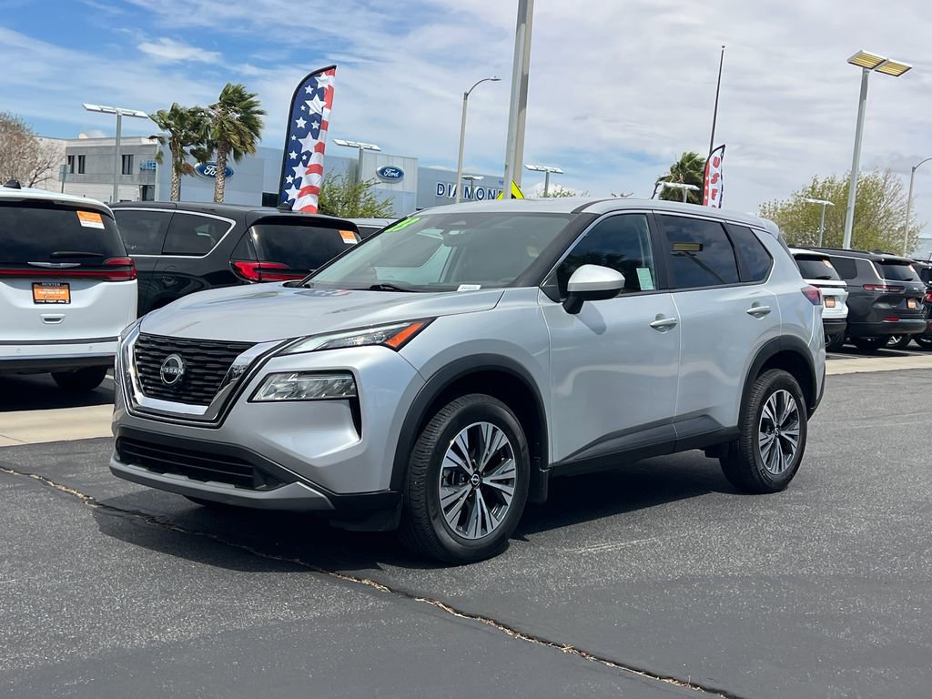 Used 2023 Nissan Rogue SV image 2