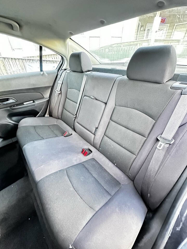 Used 2014 Chevrolet Cruze LT image 18