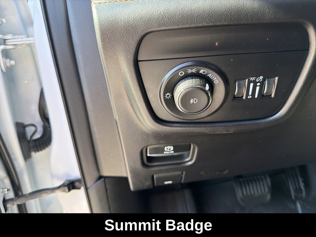 Used 2025 Jeep Grand Cherokee Summit AWD/4WD image 35
