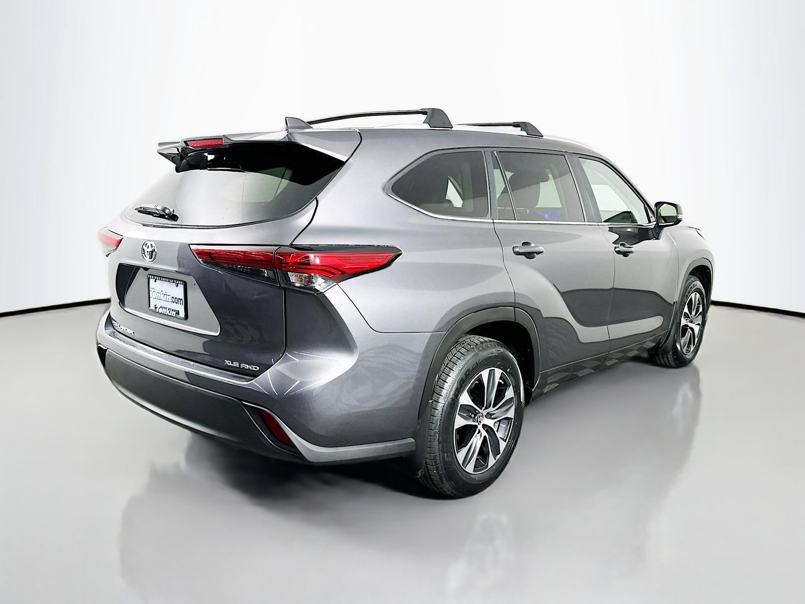 Used 2023 Toyota Highlander XLE AWD/4WD image 7