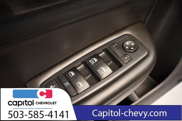 Used 2015 Chrysler 200 C image 11