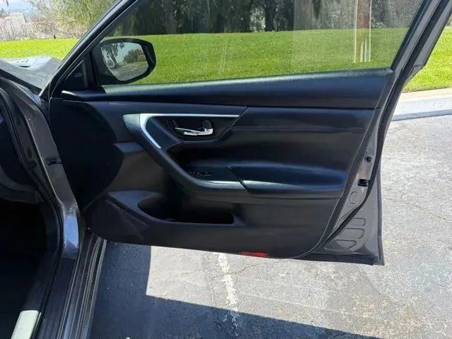 Used 2017 Nissan Altima 2.5 SL FWD image 9