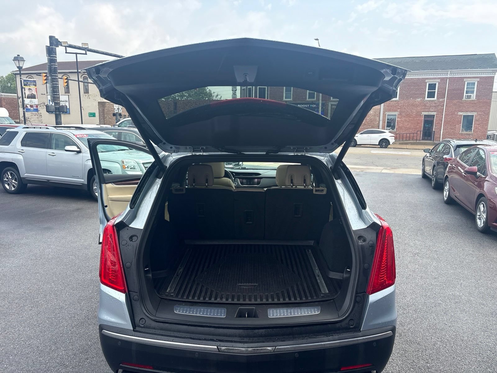 Used 2017 Cadillac XT5 Luxury w/ Driver Awareness Package AWD/4WD image 16