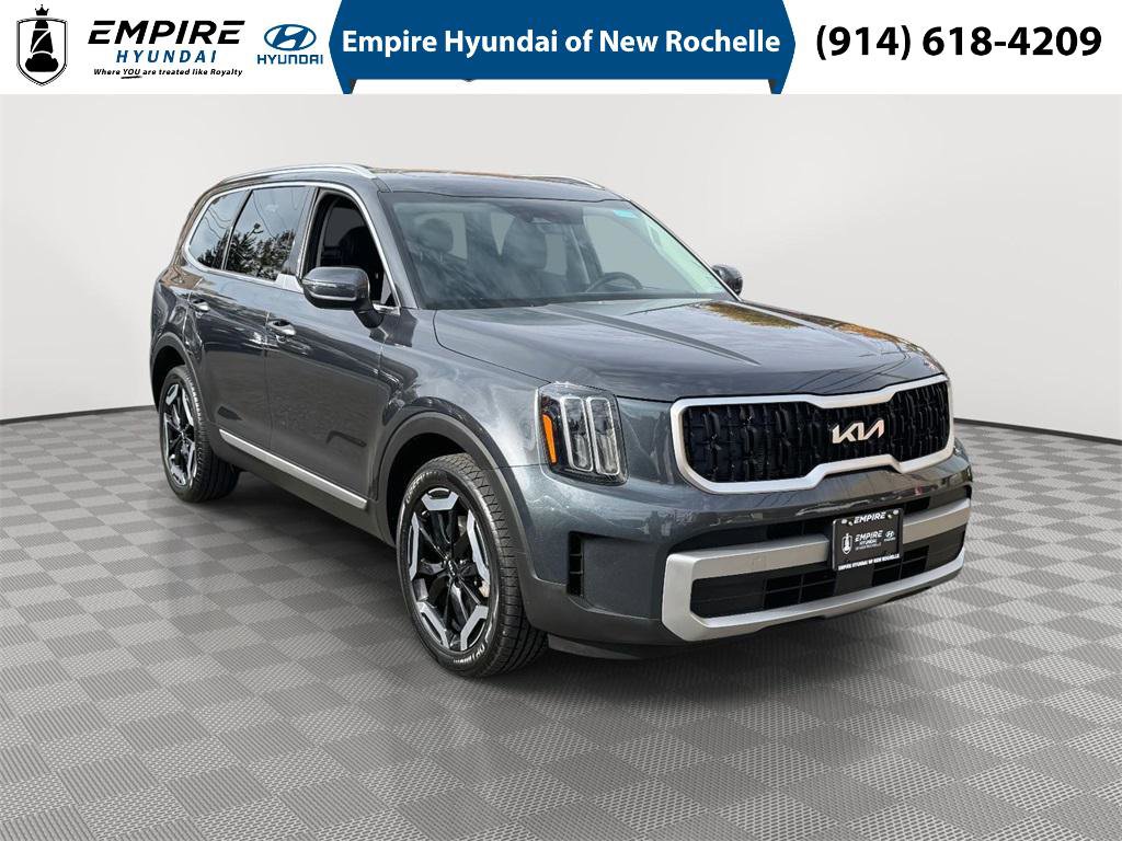 Used 2023 Kia Telluride EX w/ EX Captain's Chair Package image 1