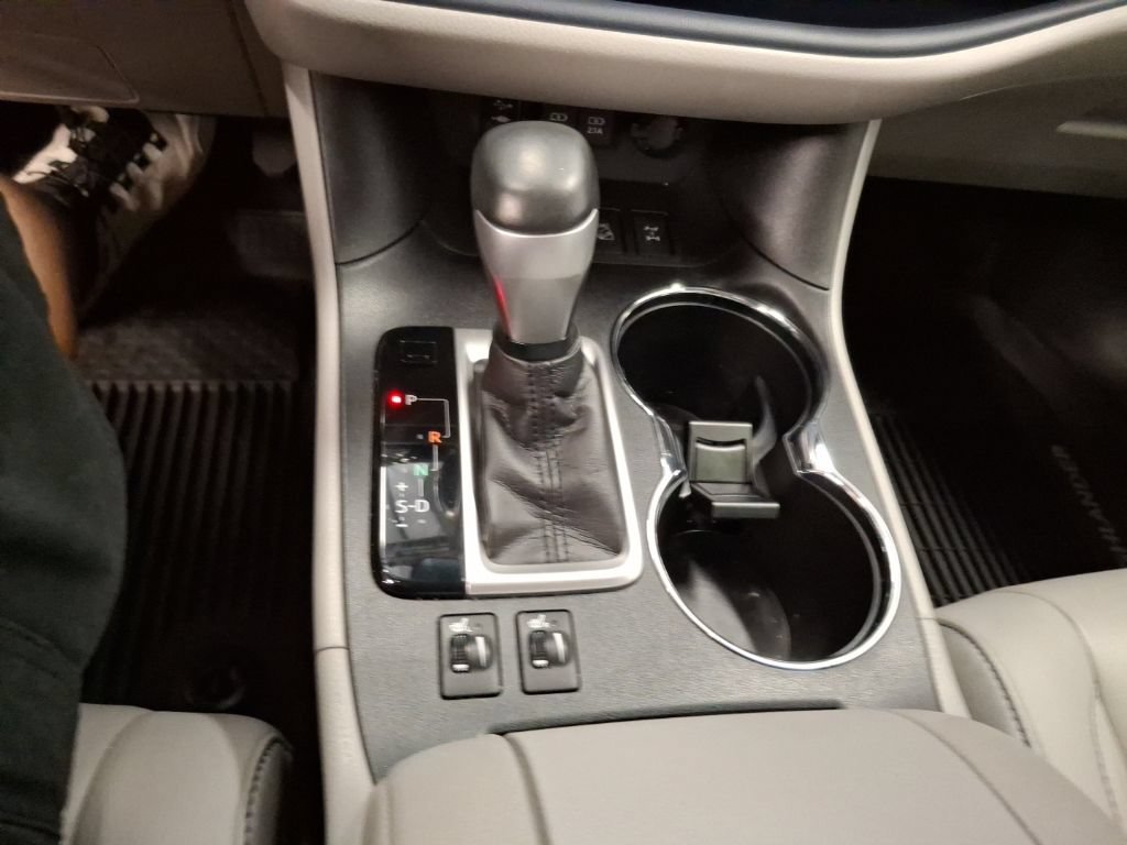 Used 2019 Toyota Highlander XLE AWD/4WD image 27
