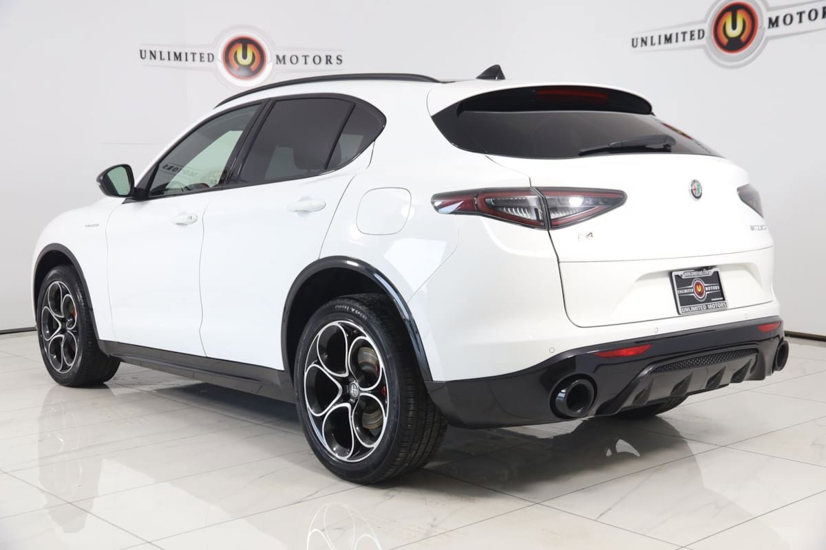 Used 2024 Alfa Romeo Stelvio Veloce image 4