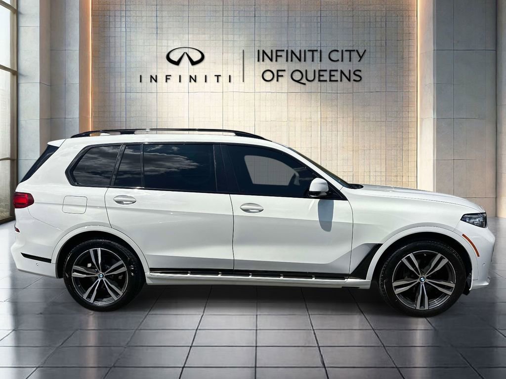 Used 2021 BMW X7 xDrive40i w/ M Sport Package AWD/4WD image 2