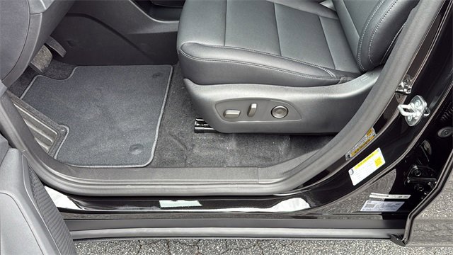 New 2026 Chevrolet Traverse LT image 14